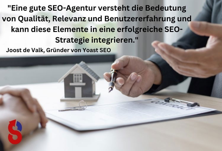 Eine professionelle Beratungssituation mit Fokus auf SEO-Strategieentwicklung, betont durch ein Zitat von Joost de Valk, dem Gründer von Yoast SEO.